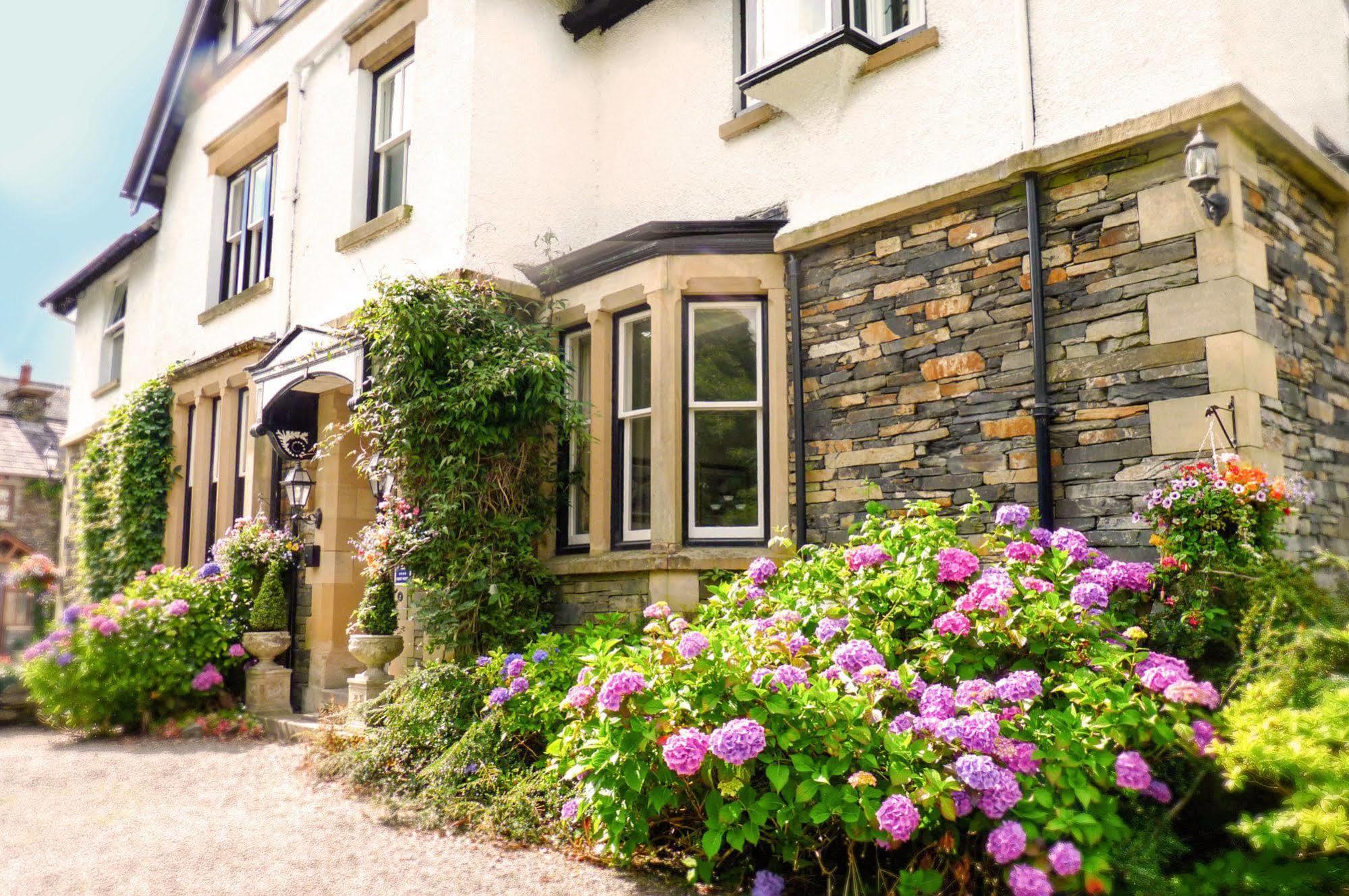 Chestnuts Guest House (Adults Only) ウィンダミア エクステリア 写真