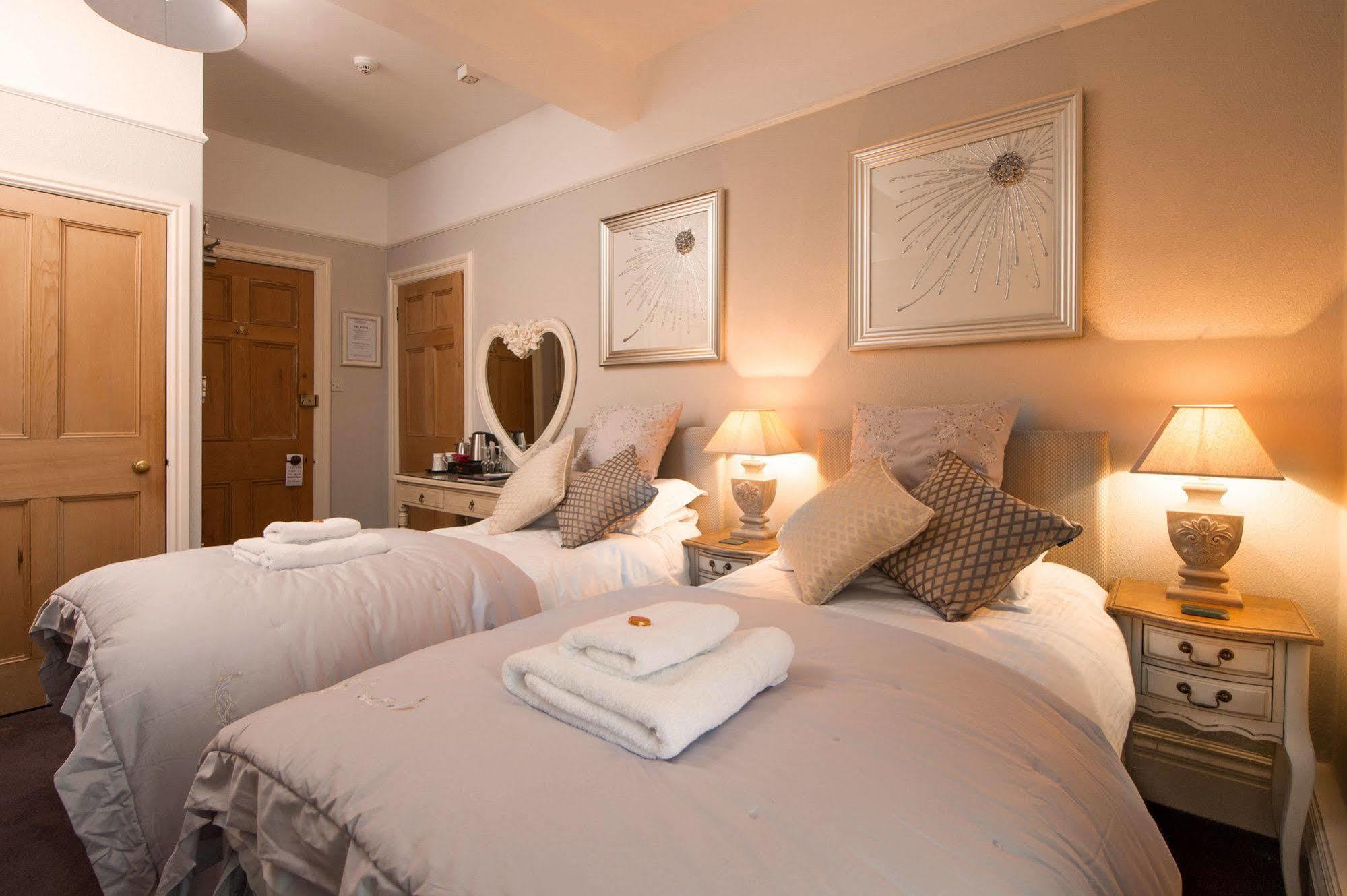 Chestnuts Guest House (Adults Only) ウィンダミア エクステリア 写真